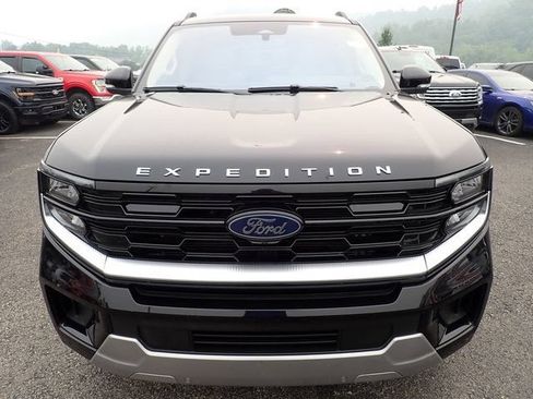 Used 2025 Ford Expedition Platinum w/ Driver's Package AWD/4WD image 12