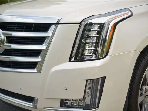 Used 2015 Cadillac Escalade Premium AWD/4WD image 28