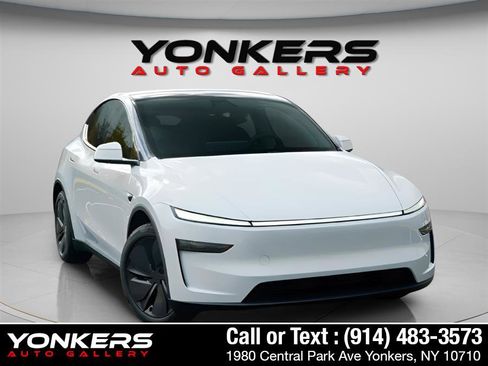 Used 2026 Tesla Model Y Long Range image 16