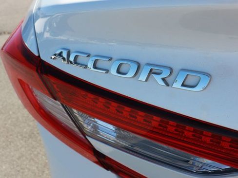 Used 2018 Honda Accord Touring image 7