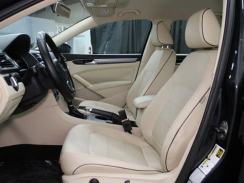 Used 2017 Volkswagen Passat 1.8T R-Line image 12