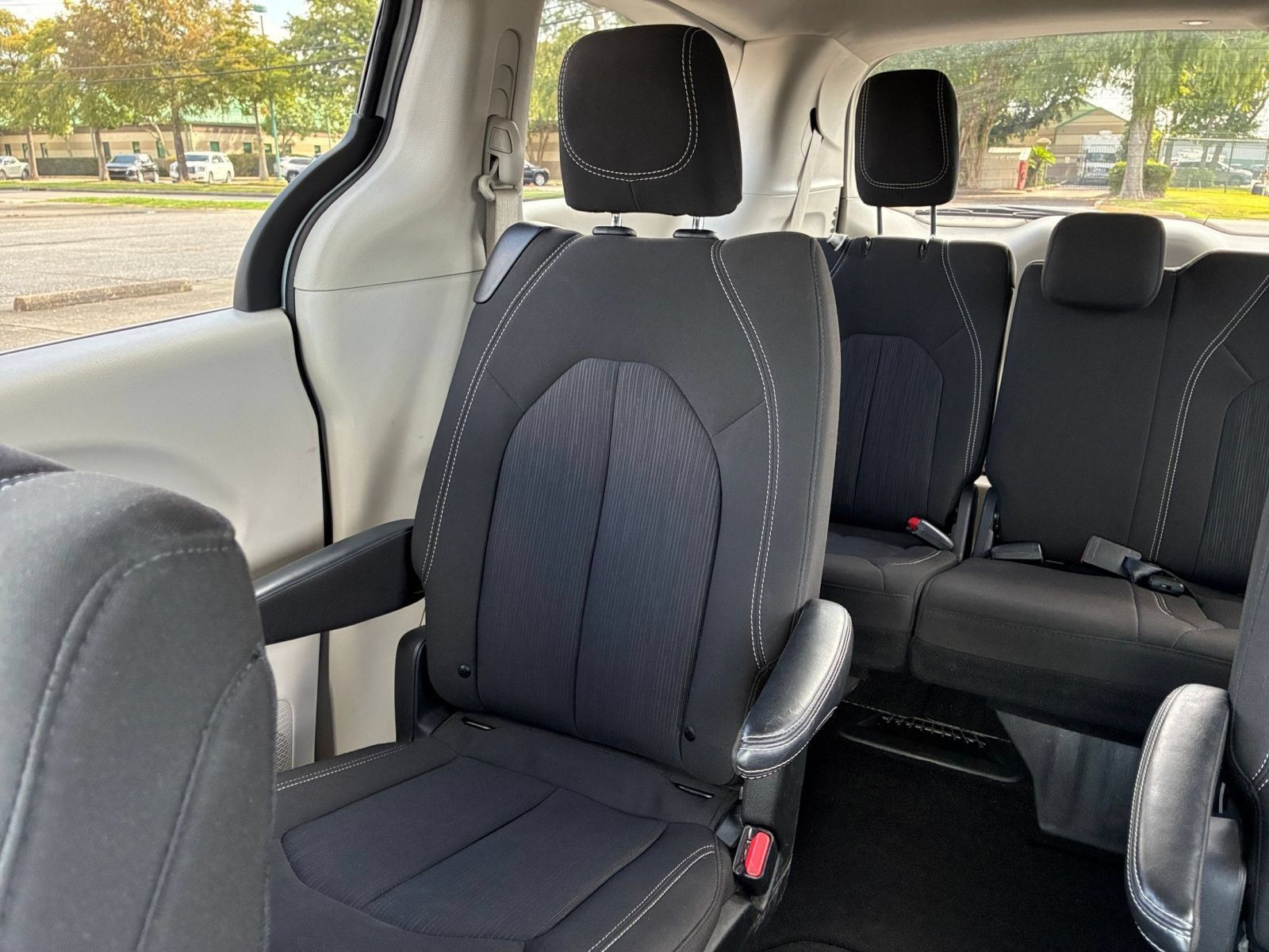 Used 2024 Chrysler Voyager LX FWD image 40