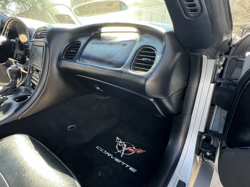 Used 2001 Chevrolet Corvette Coupe w/ Preferred Equipment Group2 image 34