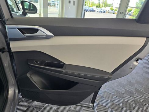 New 2026 Volkswagen Taos SE AWD/4WD image 37