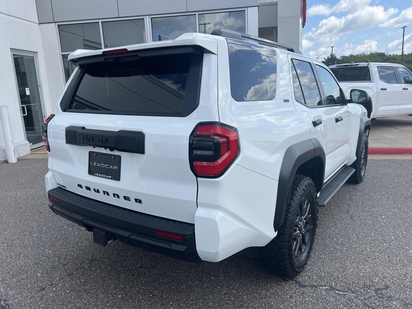Used 2025 Toyota 4Runner SR5 AWD/4WD image 15