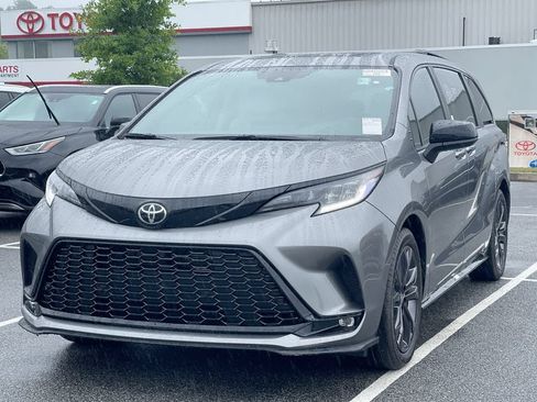 Used 2026 Toyota Sienna XSE FWD image 2