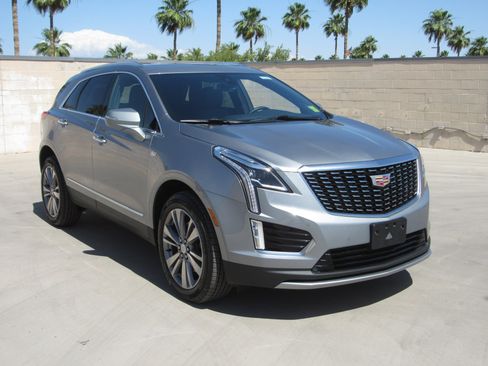 Used 2025 Cadillac XT5 Premium Luxury FWD image 2