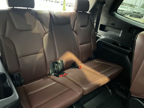 Used 2023 Kia Telluride EX w/ EX Captain's Chair Package image 32