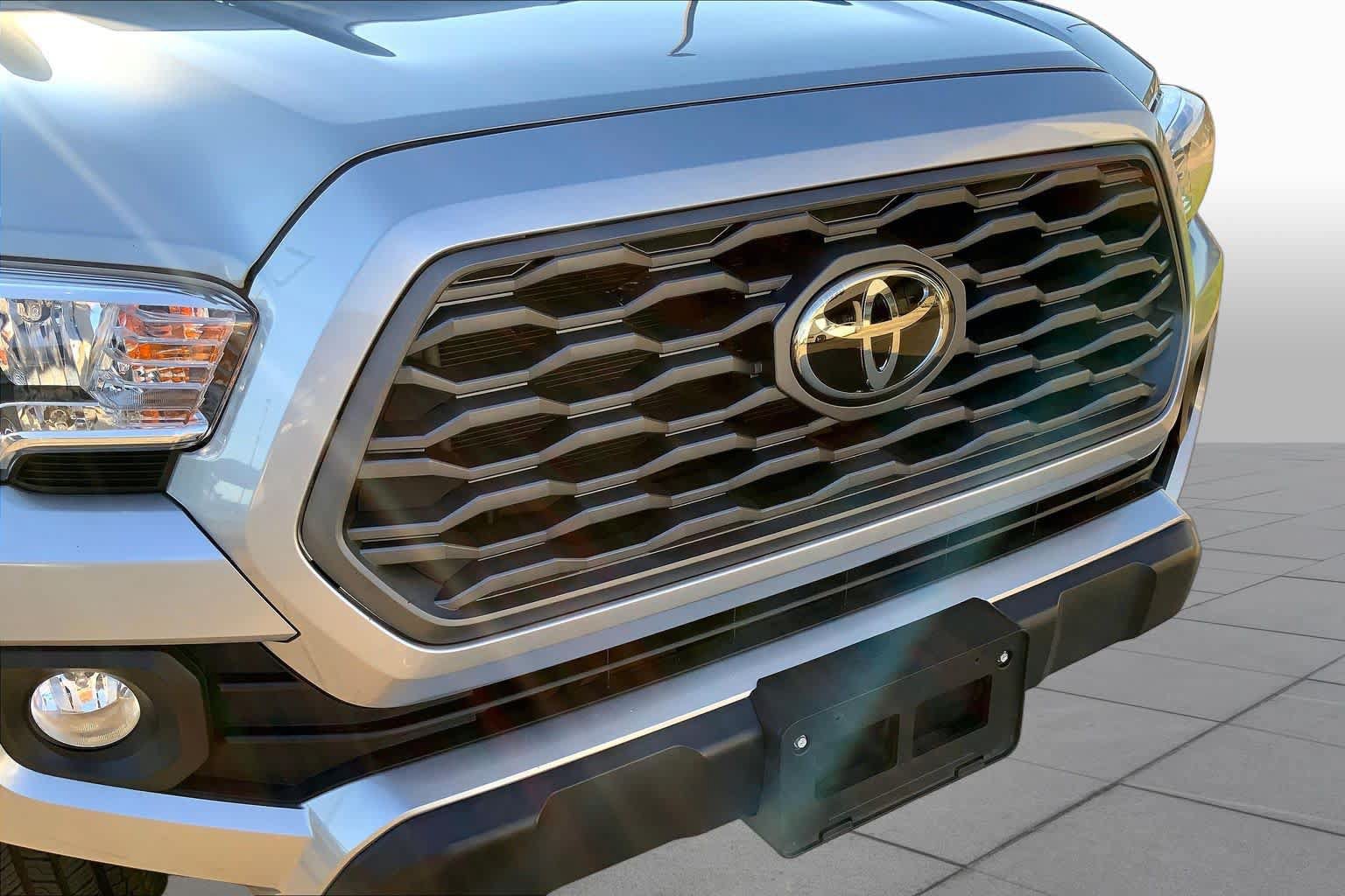 Used 2023 Toyota Tacoma TRD Off-Road w/ Technology Package AWD/4WD image 30