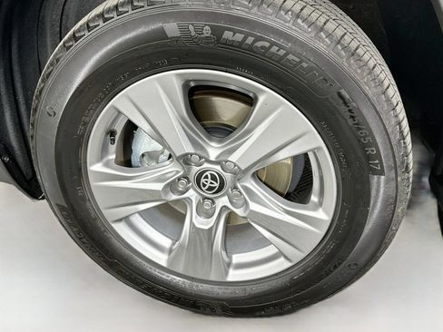 Certified 2025 Toyota RAV4 XLE w/ Convenience Package AWD/4WD image 32