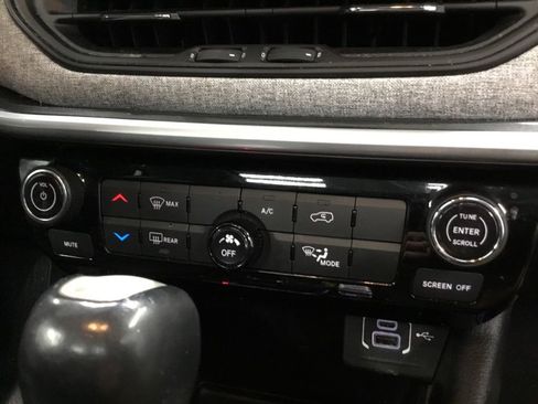 Used 2022 Jeep Compass Latitude w/ Sun and Sound Group image 28