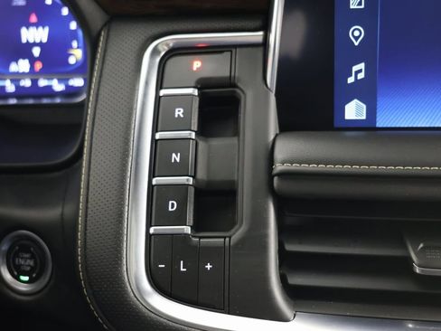 Used 2023 Chevrolet Suburban Premier w/ Advanced Technology Package image 6