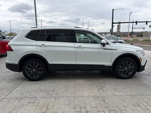 Certified 2022 Volkswagen Tiguan SE w/ Panoramic Sunroof Package AWD/4WD image 8
