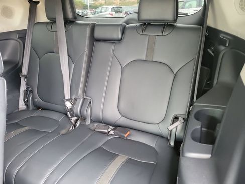 Certified 2025 Honda Pilot Touring image 15