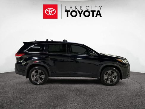 Used 2017 Toyota Highlander Limited Platinum image 10