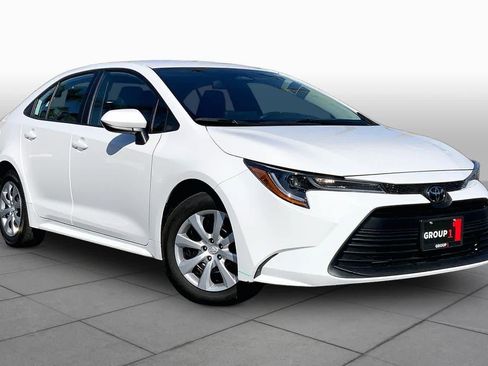 Certified 2025 Toyota Corolla LE FWD image 2