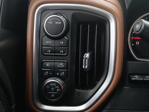 Used 2022 Chevrolet Silverado 1500 High Country w/ Technology Package AWD/4WD image 12