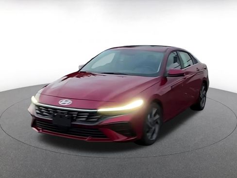 Used 2025 Hyundai Elantra SEL image 4