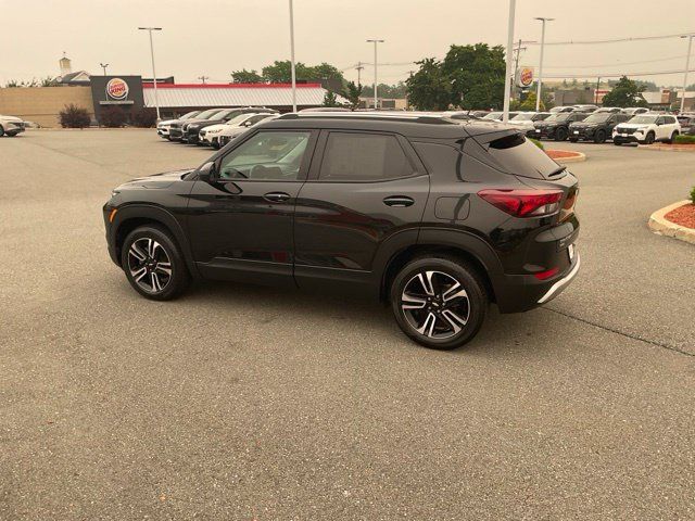 Used 2024 Chevrolet TrailBlazer LT w/ Convenience Package AWD/4WD image 4