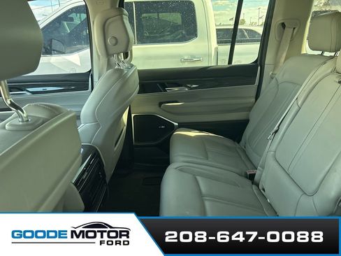 Used 2022 Jeep Wagoneer Series II AWD/4WD image 6
