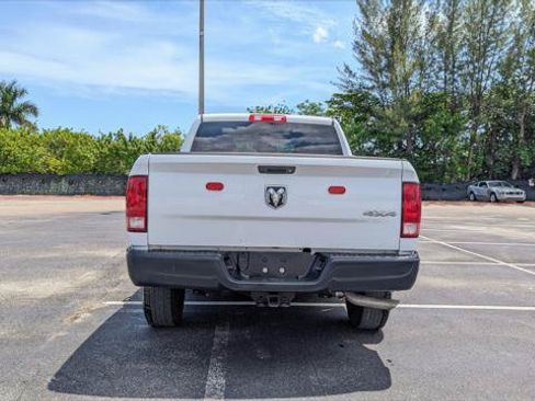Used 2019 RAM 1500 4x4 Crew Cab Classic image 7