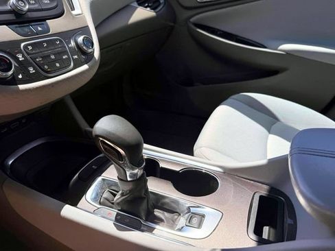 Used 2022 Chevrolet Malibu LT FWD image 32
