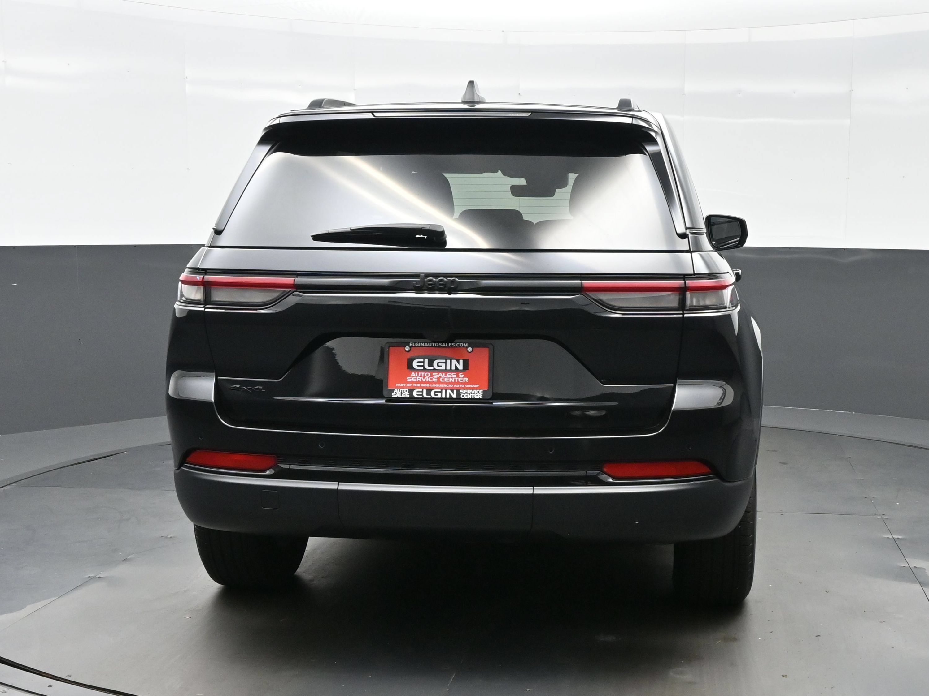 Used 2025 Jeep Grand Cherokee Altitude AWD/4WD image 5