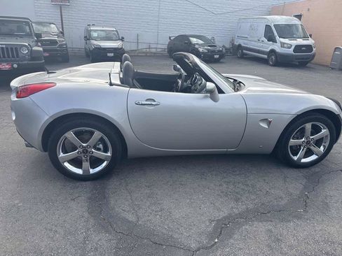 Used 2008 Pontiac Solstice Convertible w/ Premium Package RWD image 10