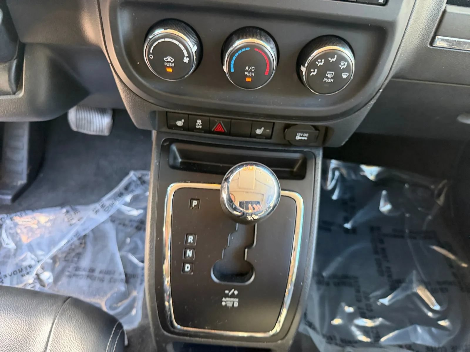Used 2015 Jeep Patriot High Altitude FWD image 12