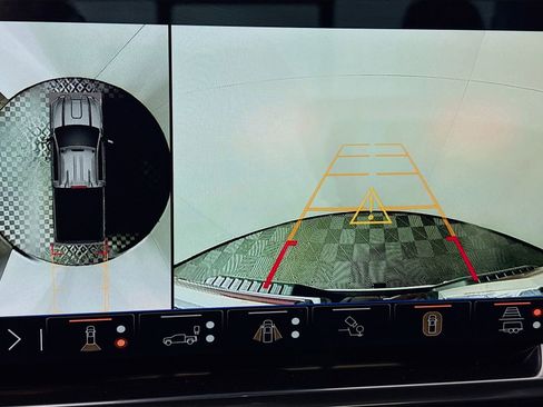 Used 2025 GMC Sierra 2500 SLE w/ SLE Value Package; AWD/4WD image 17