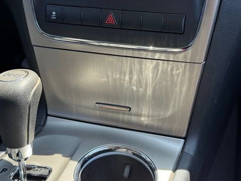 Used 2012 Jeep Grand Cherokee Laredo w/ Laredo E Group AWD/4WD image 12