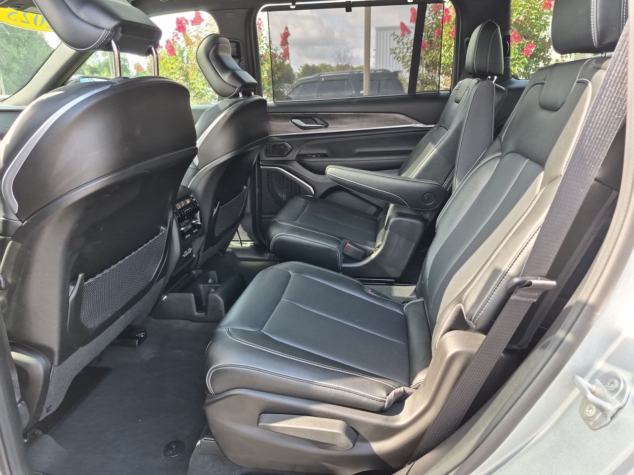 Used 2025 Jeep Grand Cherokee L Overland w/ Luxury Tech Group IV AWD/4WD image 20