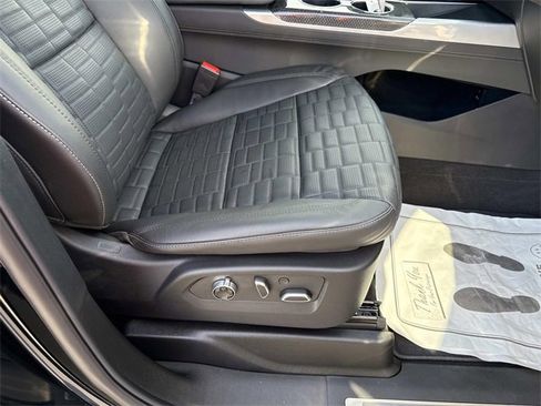 Used 2025 Cadillac Escalade ESV V image 16