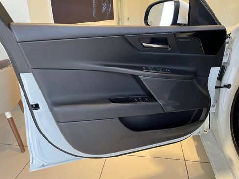 Used 2018 Jaguar XE Premium AWD/4WD image 27