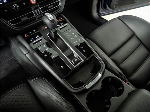 New 2026 Porsche Macan Turbo AWD/4WD image 18