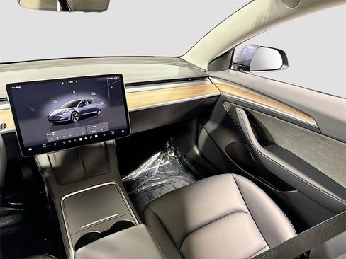 Used 2023 Tesla Model 3 Standard Range image 24