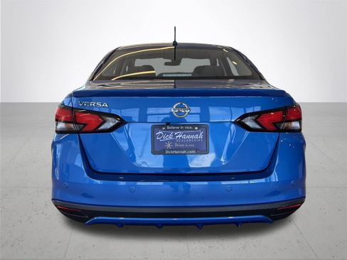 Used 2022 Nissan Versa S FWD image 8