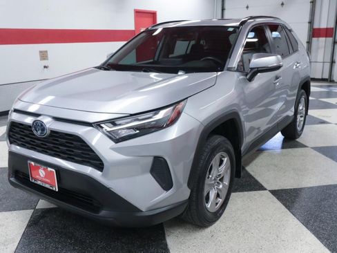 Used 2022 Toyota RAV4 XLE w/ Convenience Package AWD/4WD image 5