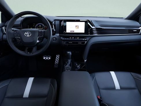 Used 2025 Toyota Camry SE FWD image 29
