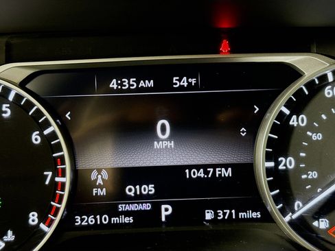 Used 2024 Nissan Pathfinder SV image 13