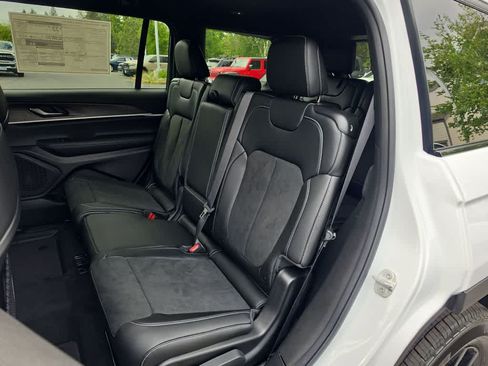New 2026 Jeep Grand Cherokee L 4WD image 23