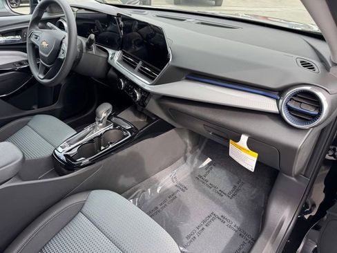 New 2026 Chevrolet Trax LT image 6