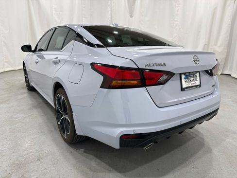 Used 2024 Nissan Altima 2.5 SR w/ SR Premium Package AWD/4WD image 3