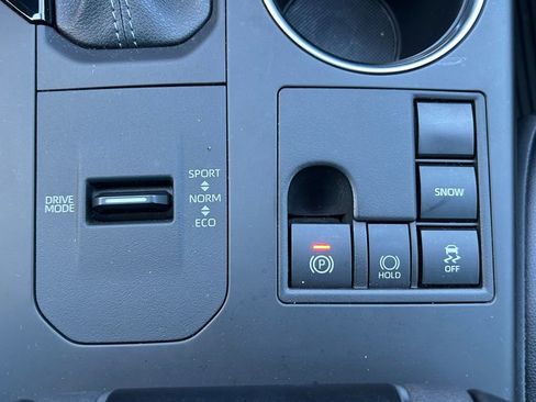 Certified 2023 Toyota Highlander XLE image 27