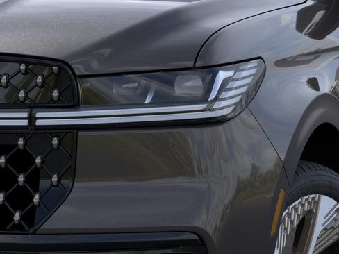 New 2026 Lincoln Navigator Black Label w/ Black Label Special Edition AWD/4WD image 18