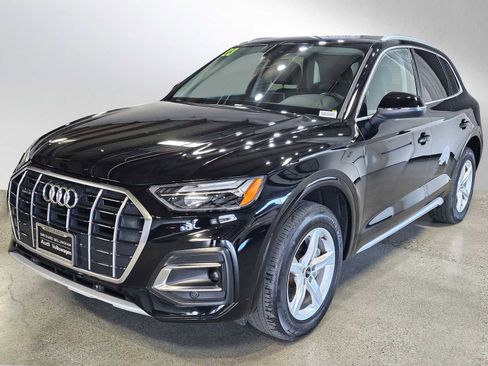 Used 2023 Audi Q5 2.0T Premium w/ Convenience Package image 3