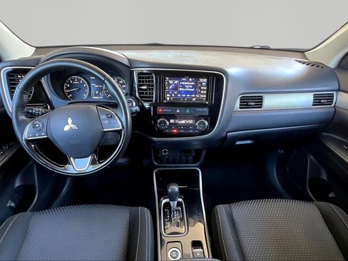 Used 2017 Mitsubishi Outlander SE AWD/4WD image 7