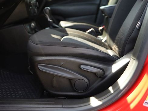 Used 2023 Jeep Renegade Latitude AWD/4WD image 12