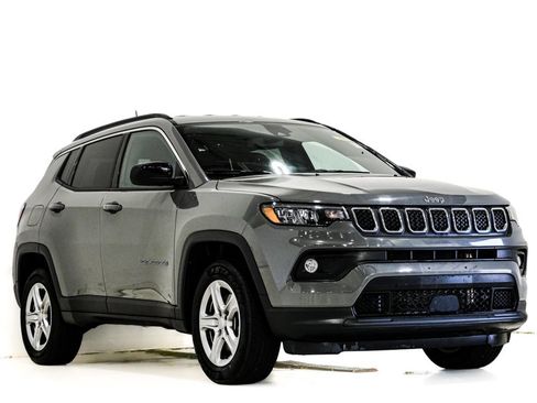 Used 2024 Jeep Compass Latitude AWD/4WD image 1