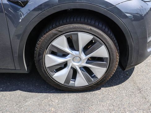 Used 2023 Tesla Model Y 2WD image 13